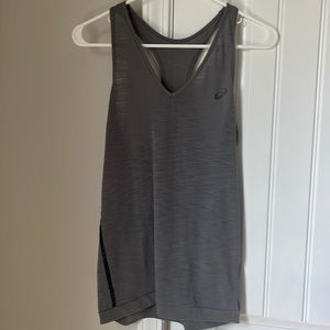 Sleeveless sports top